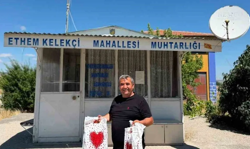 Ethem Kelekçi Mahallesi'nde muhtardan öğrencilere destek paketi