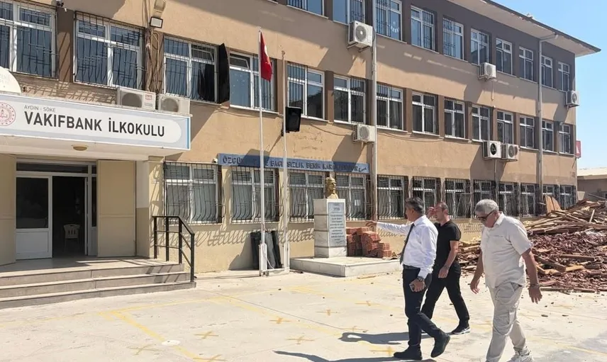 Söke'de Vakıfbank İlkokulu'nun çatısı yenileniyor