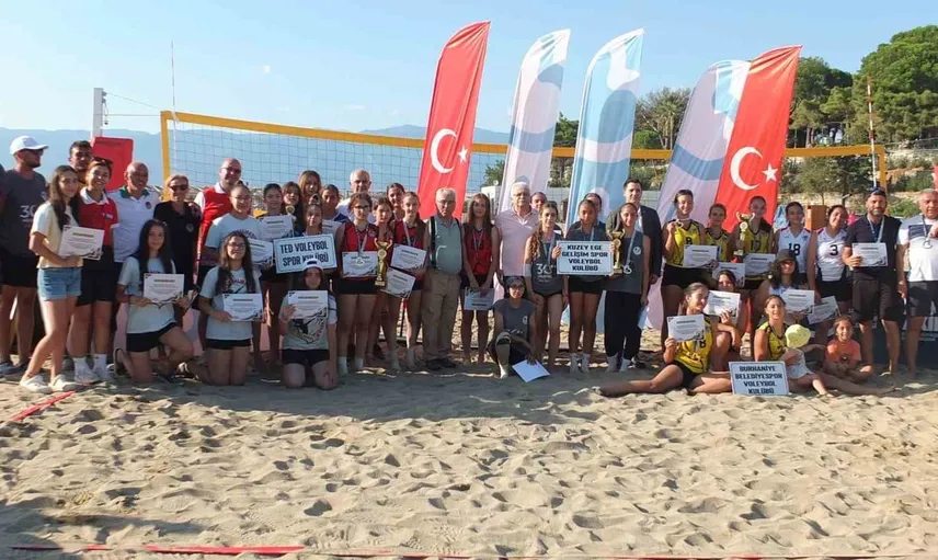 Burhaniye'de genç voleybolcular için unutulmaz bir turnuva