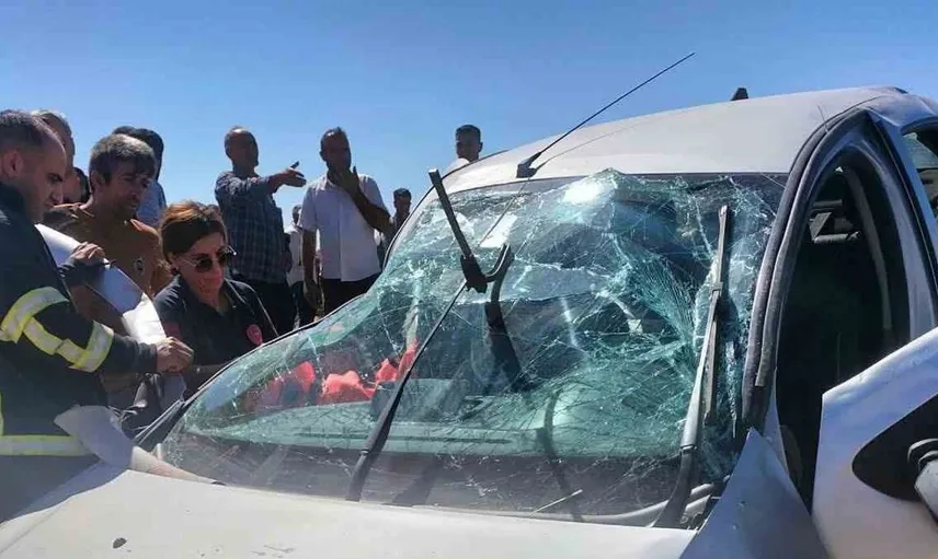 Diyarbakır'da otomobil takla attı, üç kişi yaralandı