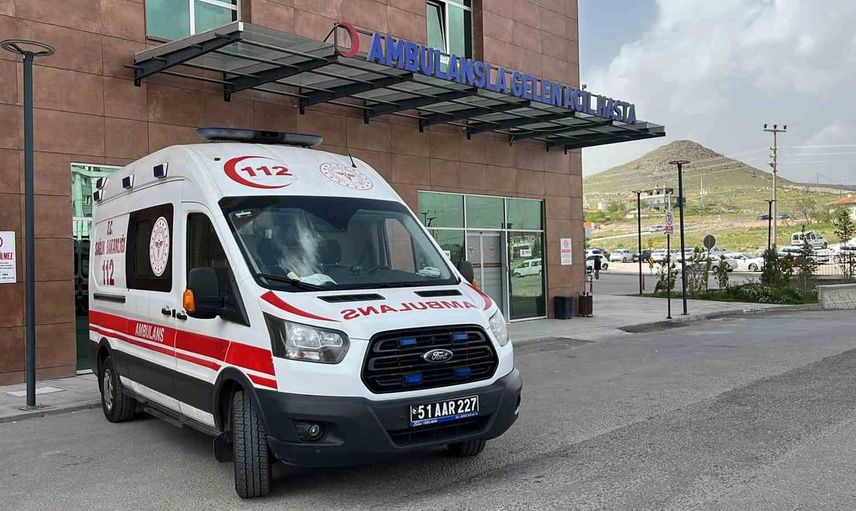 Niğde-Bor yolunda meydana gelen trafik kazasında 3 kişi yaralandı