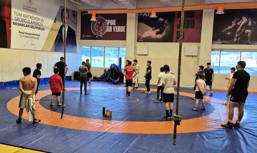 Erzincan'da GSB yaz spor okulları 760 sporcuyu yaz tatilinde sporla buluşturuyor