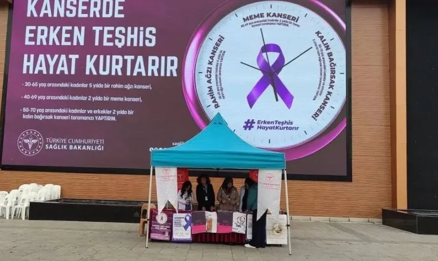 Erzincan'da erken tanıya dikkat çekilerek meme kanseri bilgilendirme etkinliği yapıldı