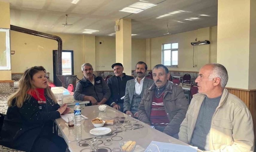Kars'ta tarım ekipleri sahada üreticilerin sorunlarını dinliyor