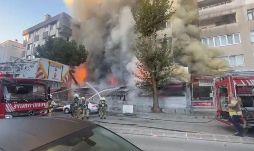 Kartal'daki market yangını paniğe neden oldu, iş yeri kullanılamaz hale geldi