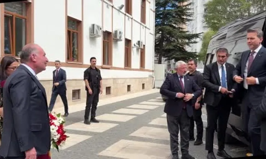 Enerji bakanı bayraktar çorum'da esnafla bir araya geldi