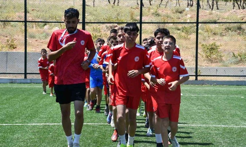 Kazımkarabekir'de yaz futbol kursu açıldı