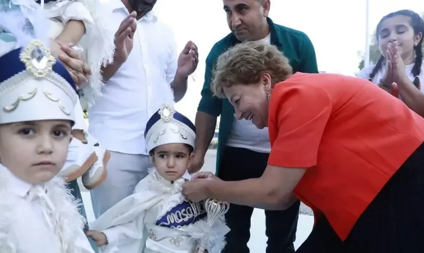 Burhaniye'de geleneksel sünnet şöleni çocukları buluşturdu