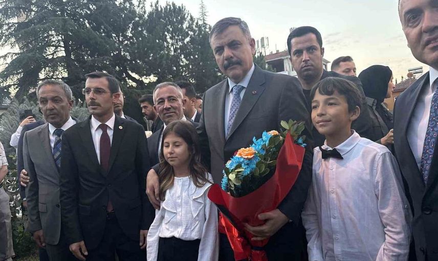 Bakan çiftçi, yıllar sonra eski görev yeri yenipazar'da