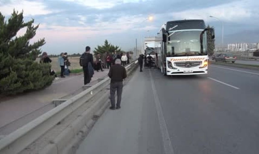 Malatya'da otobüs ve kamyon çarpıştı, viyüdeki trafik durma noktasına geldi
