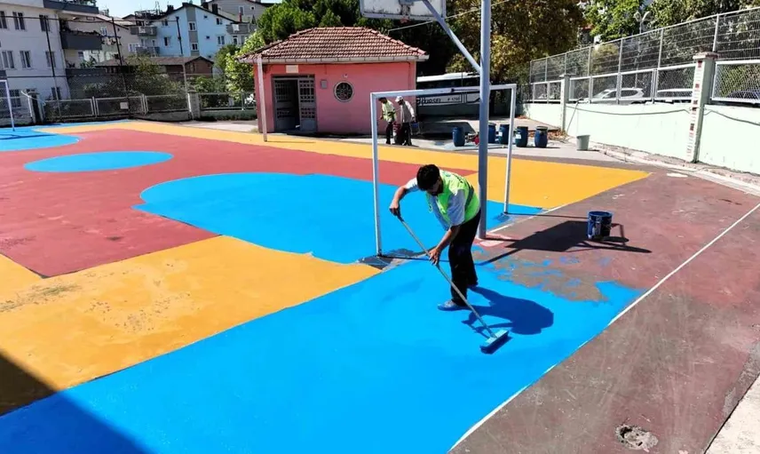 Kocaeli'de potasız okul kalmasın projesiyle spora destek sürüyor