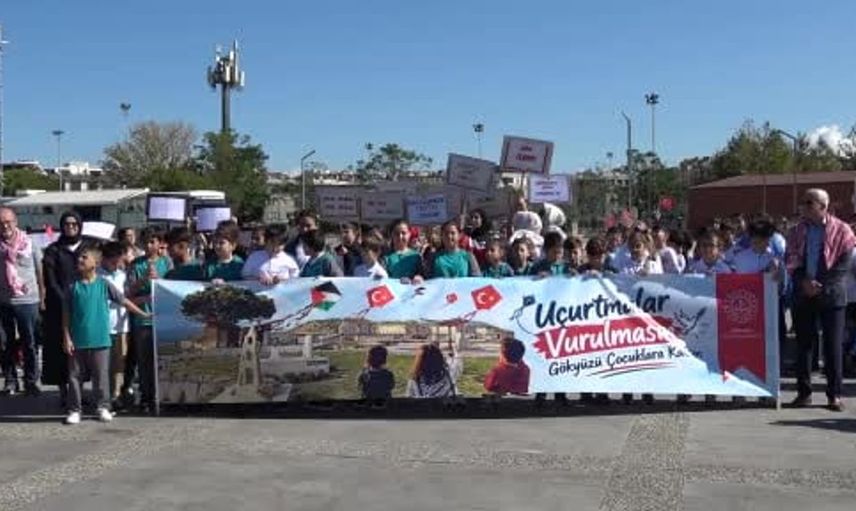 Gökyüzü çocuklara açıldı: Çanakkale'de uçurtmalarla anlamlı etkinlik