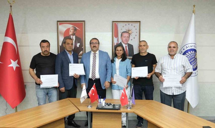 Uzun yıllar hizmet veren sağlık çalışanlarına emeklilik veda töreni