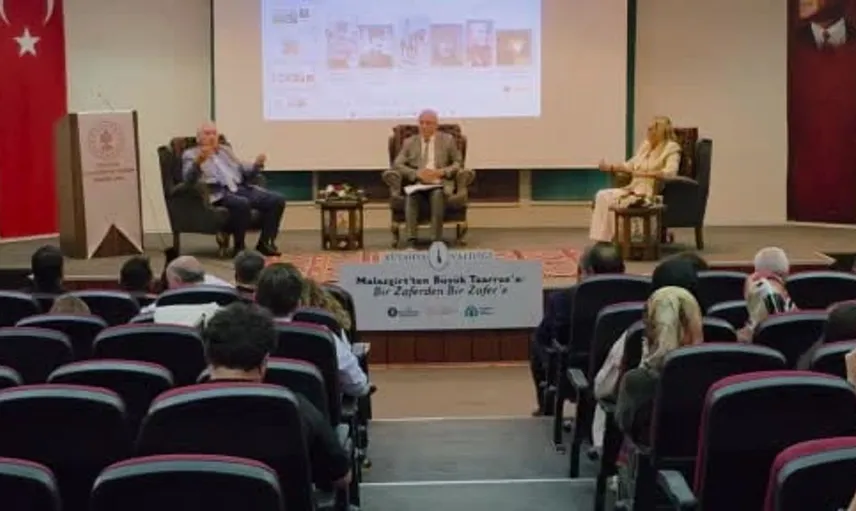 Kütahya'da zaferlerin tarihi üzerine derinlikli konferans düzenlendi