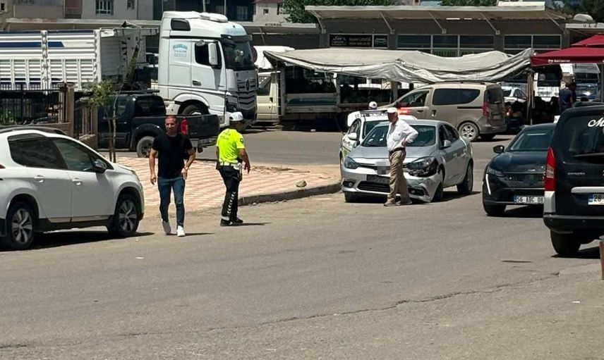 Kurtalan'da maddi hasarlı trafik kazası