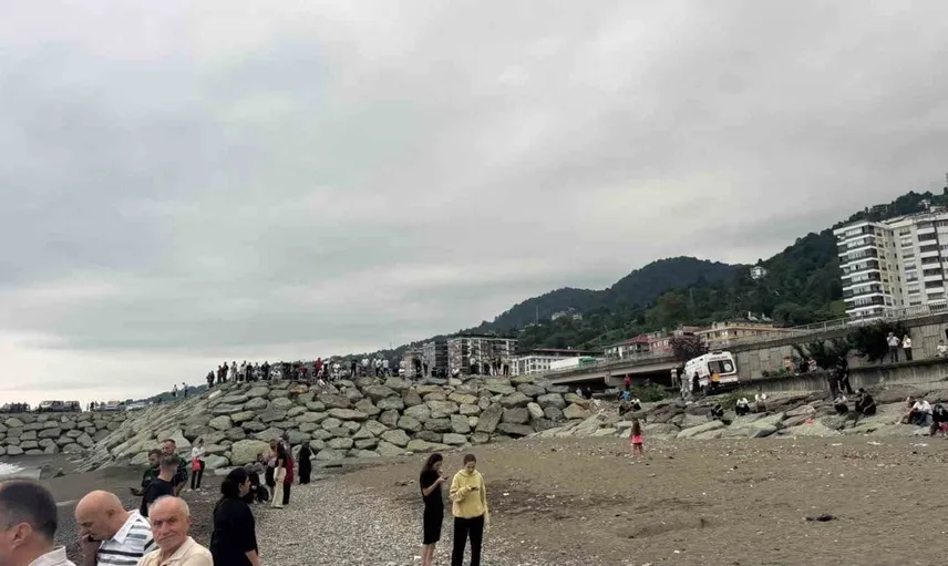 Rize’de piknikte dalgalara kapılan iki kardeşten biri hayatını kaybetti