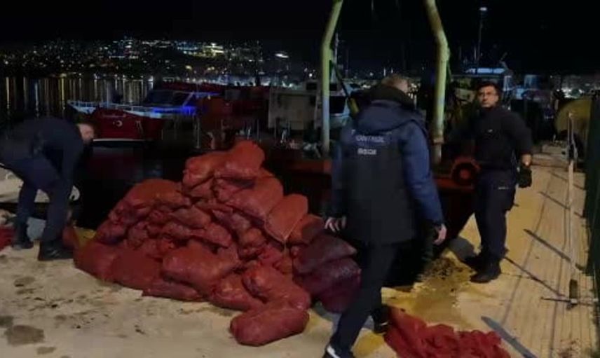Gemlik’te yasa dışı midye avcılığına ceza: 1,5 ton midye yeniden denize bırakıldı