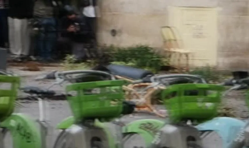 Paris'teki öğrenci protestolarında polisle çatışma: saksı ve sandalye fırlatıldı