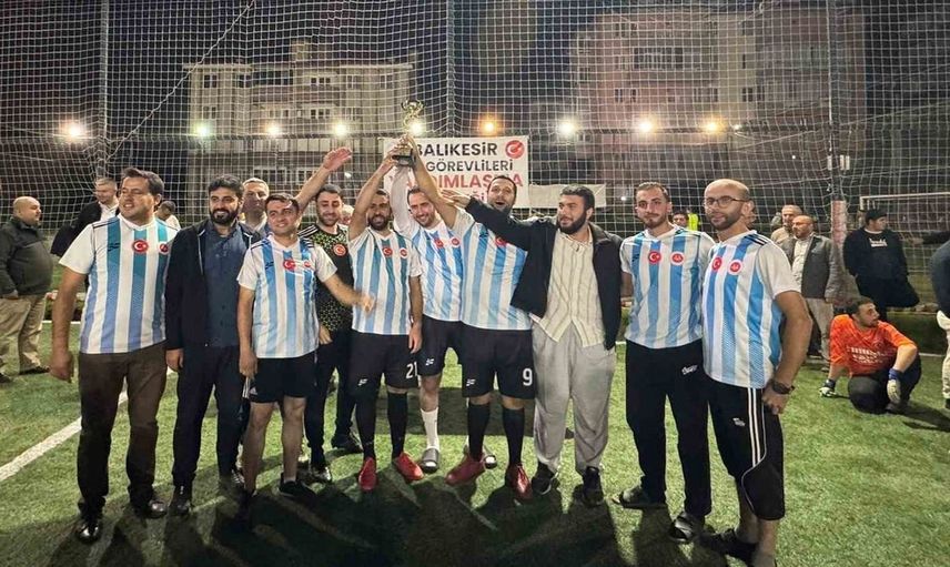 Din görevlileri sporla buluştu: Balıkesir halı saha turnuvası büyük ilgi gördü
