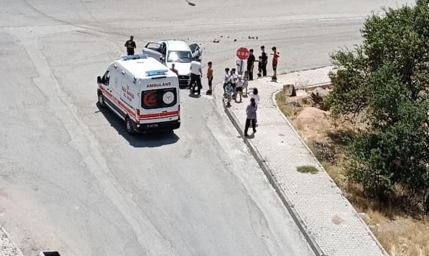 Elazığ'da iki otomobil çarpıştı: 1 kişi hastaneye kaldırıldı