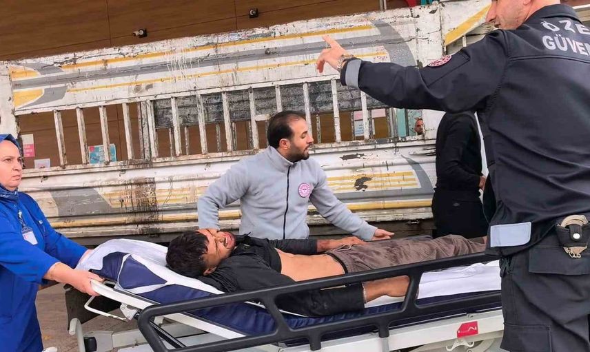 İnegöl'de kamyonetin üzerinden düşen genç hastanelik oldu