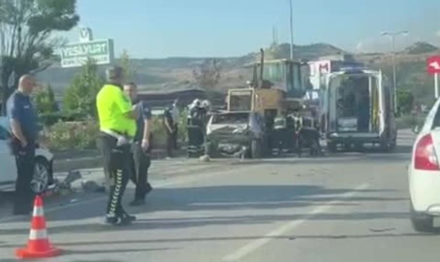 Karabük'te iş makinesiyle meydana gelen zincirleme kazada 1'i ağır 2 kişi yaralandı