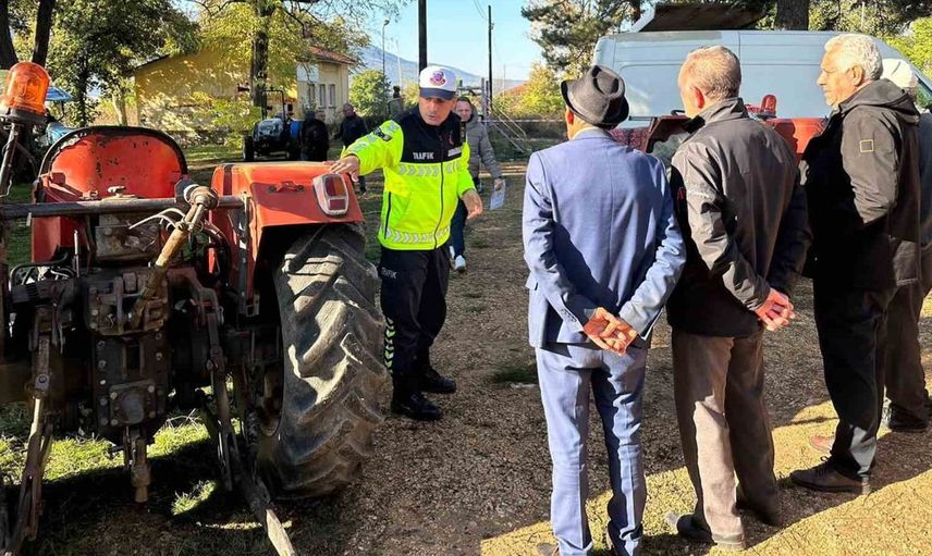 Bilecik'te traktör sürücülerine trafik güvenliği uyarısı