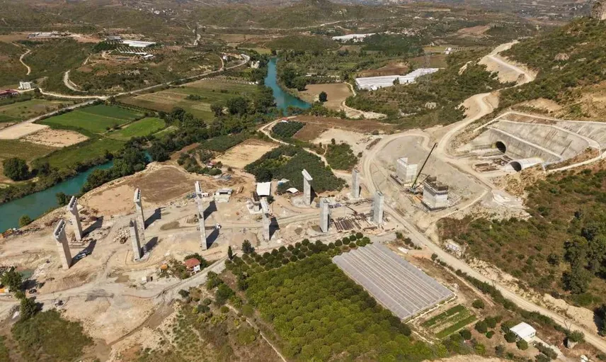 Ulaştırma Bakanı Uraloğlu'ndan Antalya-Alanya otoyolu müjdesi: Seyahat süresi 36 dakikaya inecek