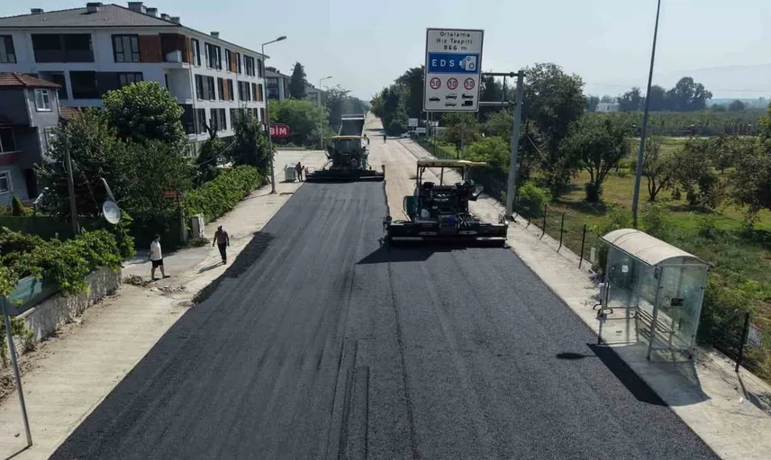 Düzce'de ulaşımda dönüşüm: İstanbul Caddesi'nde 1.800 metrelik asfalt yenileme çalışmaları başladı