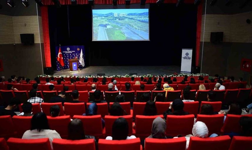 Malatya Turgut Özal Üniversitesi yeni öğrencileri için oryantasyon programı düzenledi