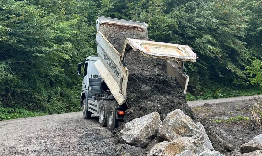 Kaynaşlı'da heyelan sonrası yol güvenliği için önemli adımlar atıldı