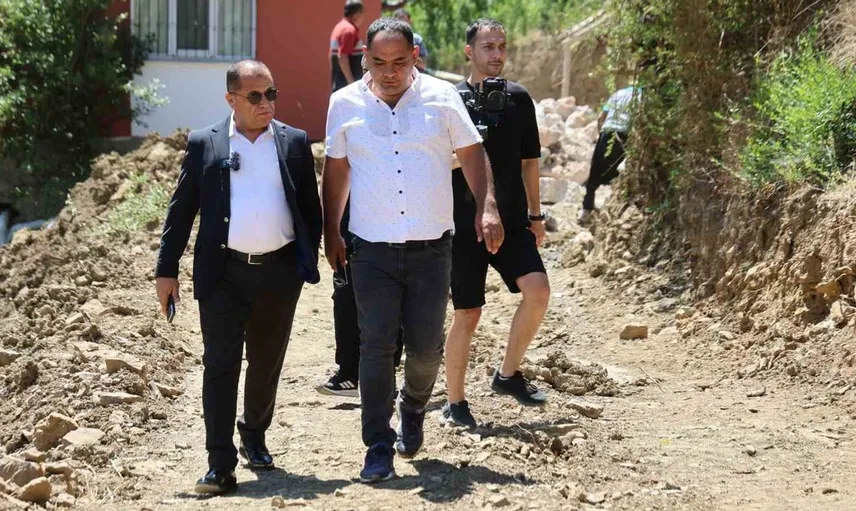 Yatalak hasta için köylü arazisini bağışladı, belediye yol yaptı
