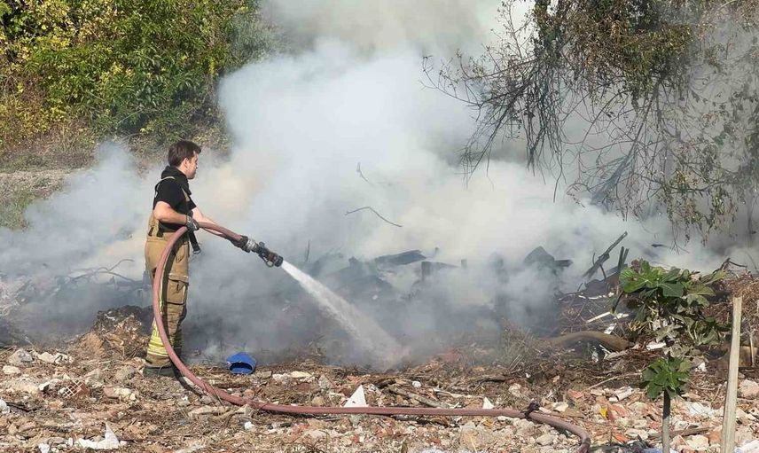 Mudanya'da yunus ekiplerinin gözlemiyle yangın büyümeden kontrol altına alındı
