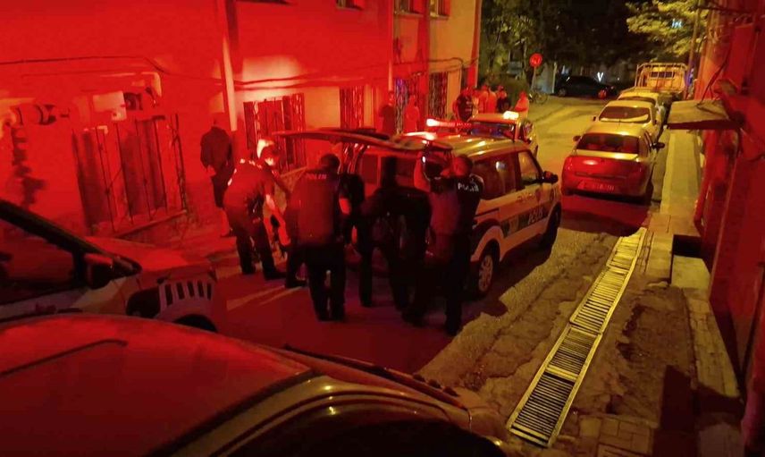 Eskişehir'de kavgaya müdahale eden polislere direnen genç gözaltına alındı