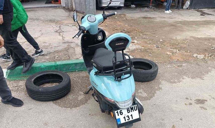 Bursa'da motosikletin yayaya çarptığı kaza güvenlik kamerasında