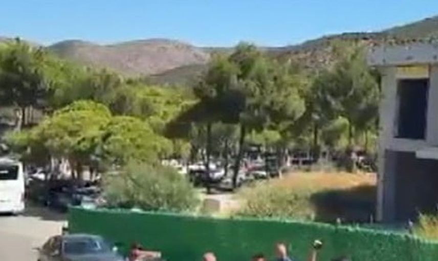 Kuşadası'nda beş yıldızlı otel çalışanlarından maaş krizi eylemi