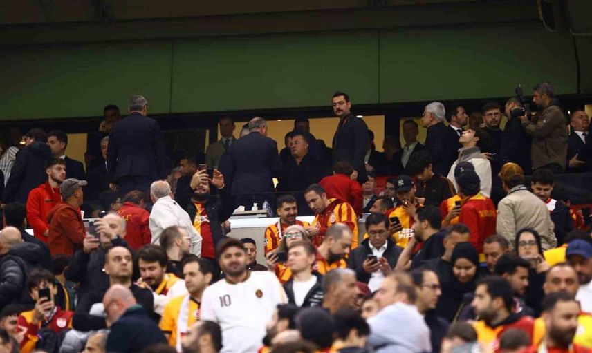 Osman Aşkın Bak, Galatasaray ve Barcelona maçında stadyumda yer aldı