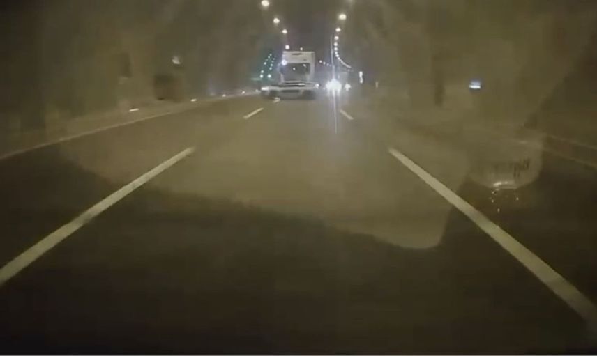 Bolu Dağı Tüneli'nde tırın çarptığı otomobilin kazası kamerada