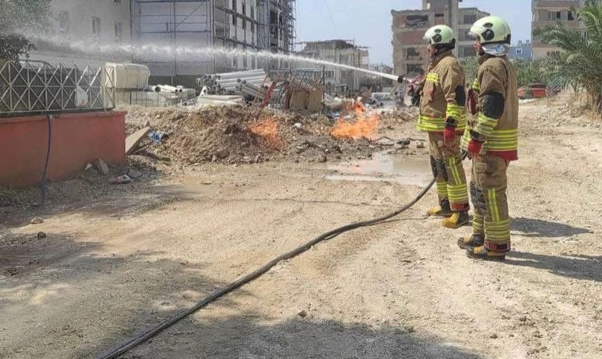 Hatay'da doğalgaz sızıntısı sonrası alevler için itfaiye seferber oldu