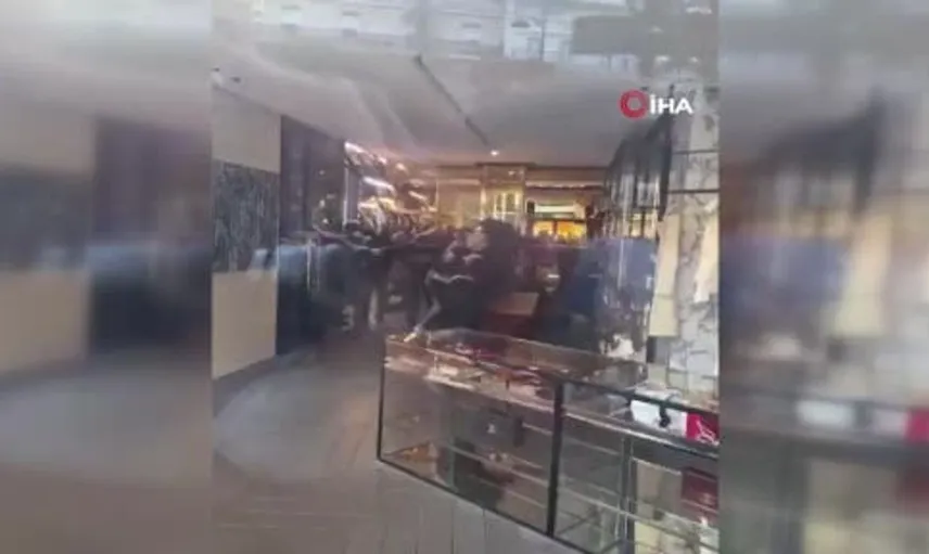 Fransa'da protestolar lüks markaları hedef aldı: Yüz binlerce euro değerinde yağma yaşandı