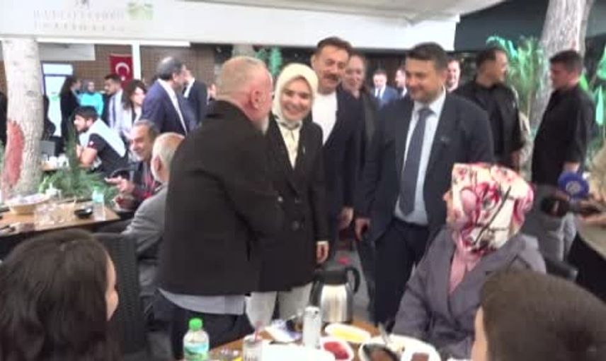 Bakan Göktaş, Türkiye yüzyılı buluşmaları ile Bahçelievler'de esnaf ve vatandaşlarla buluştu