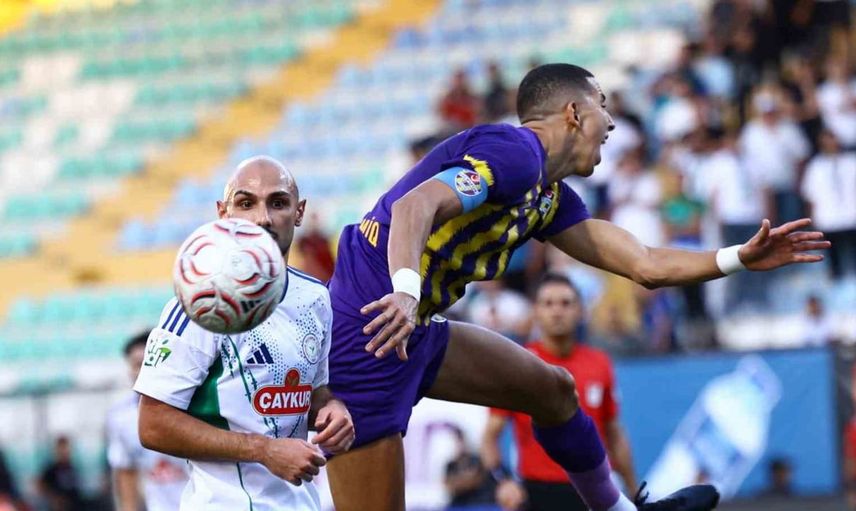 Çaykur Rizespor, Eyüpspor'u 2-0 mağlup ederek üç puanı hanesine yazdırdı