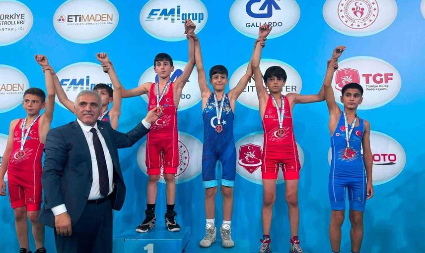 Sivaslı güreşçi Ankara’dan bronz madalya ile döndü