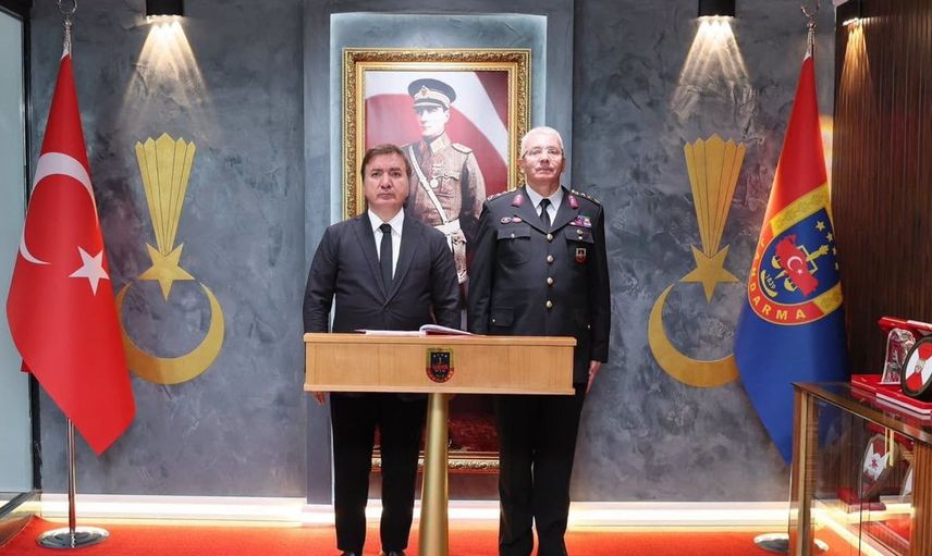 Erzincan valisi, jandarma komutanını ziyaret etti