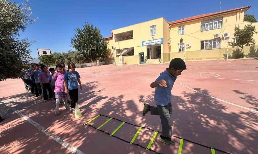 Aydın'da minik sporcular geleceğe umutla yürüyor