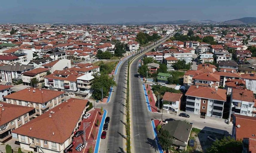 Sakarya'da Alparslan Türkeş Caddesi'nin aydınlatma çalışmaları tamamlandı