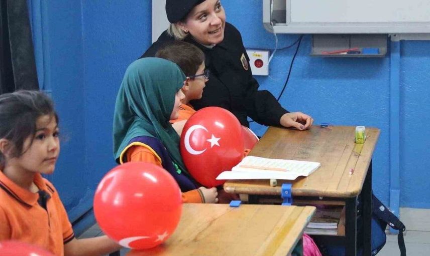 Jandarmadan minik öğrencilere özel 29 Ekim ziyareti