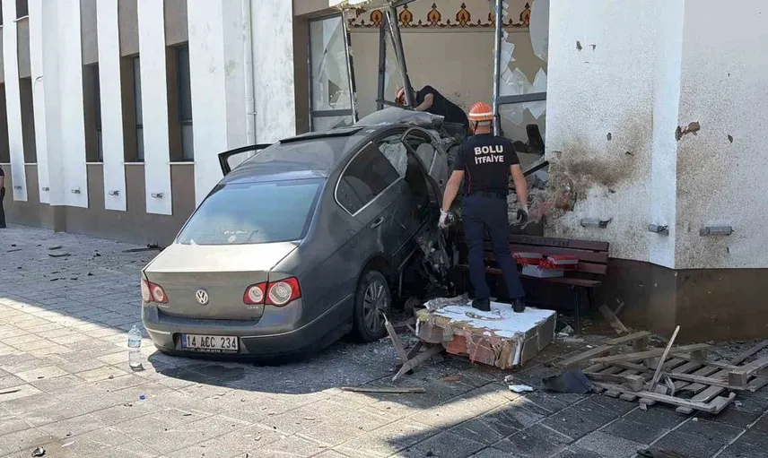Bolu'da alkollü sürücü caminin imam odasına daldı, büyük ceza geldi