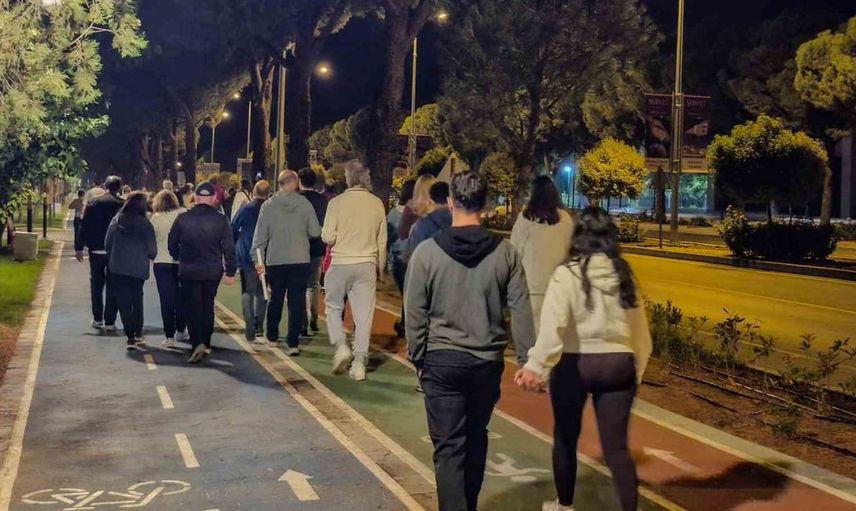 Muğla'da sağlıkçılar kalp sağlığı için yürüyüş düzenledi