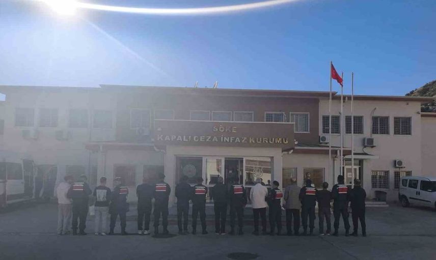 Kuşadası'nda 11 hükümlü jandarma tarafından yakalandı